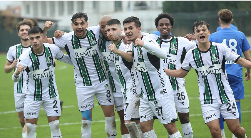 “Yenilenen” Sakaryaspor, Zirveyi Hedefliyor