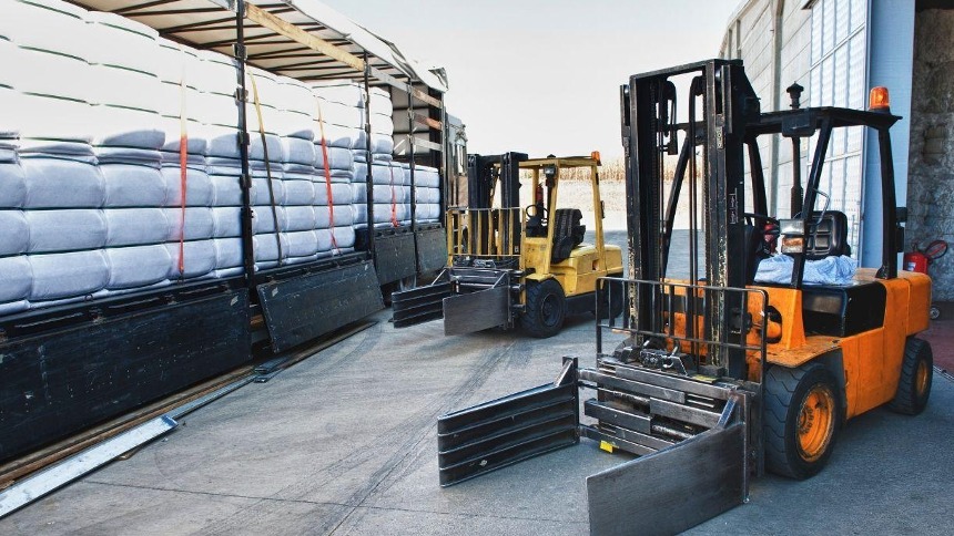 Depo Lojistiğinde Sessiz Devrim: Forklift ve İstif Makineleri Nasıl Dönüşüyor?