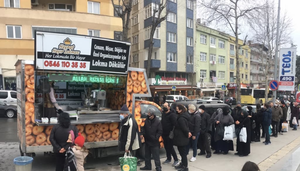 Lokma Dağıtımı Adeti ve Toplumsal Etkileri