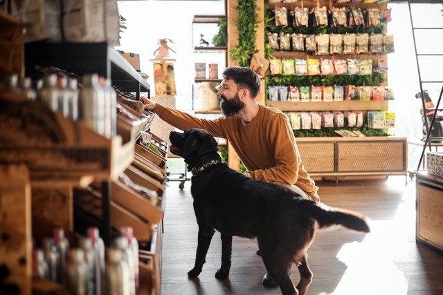 Son Araştırmalar, Köpek ve Kedi Sahiplerinin Sürdürülebilir Diyetlere Daha Açık Olduklarını Ortaya Koyuyor